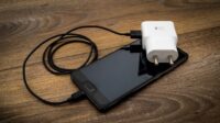 Risiko Menggunakan Charger Hp Palsu atau KW