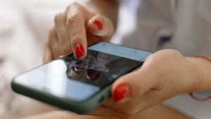 cara mengatasi layar hp yang tidak bisa disentuh sama sekali